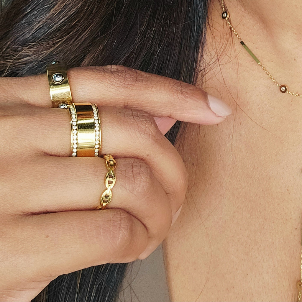 LILY RING IN GOLD ELEGANT EVERYDAY JEWELRY