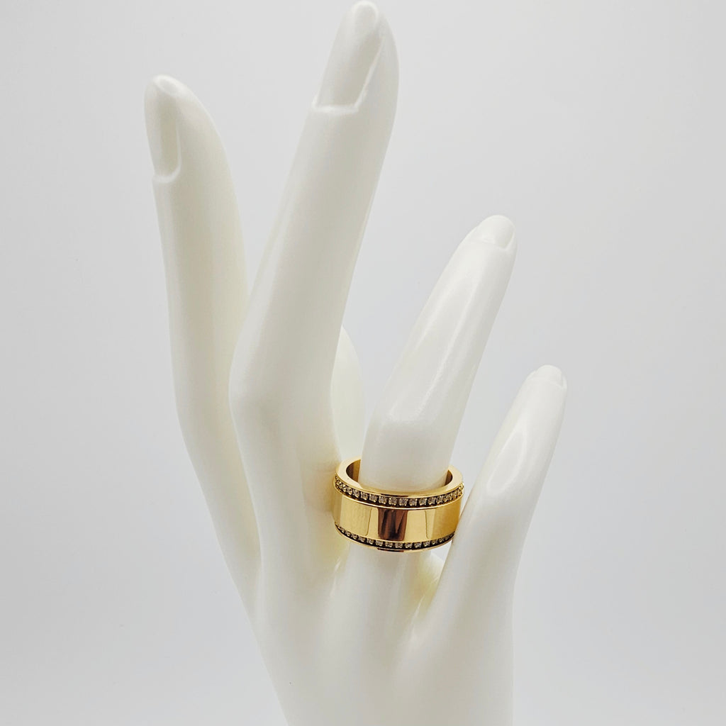 LILY RING IN GOLD ELEGANT EVERYDAY JEWELRY