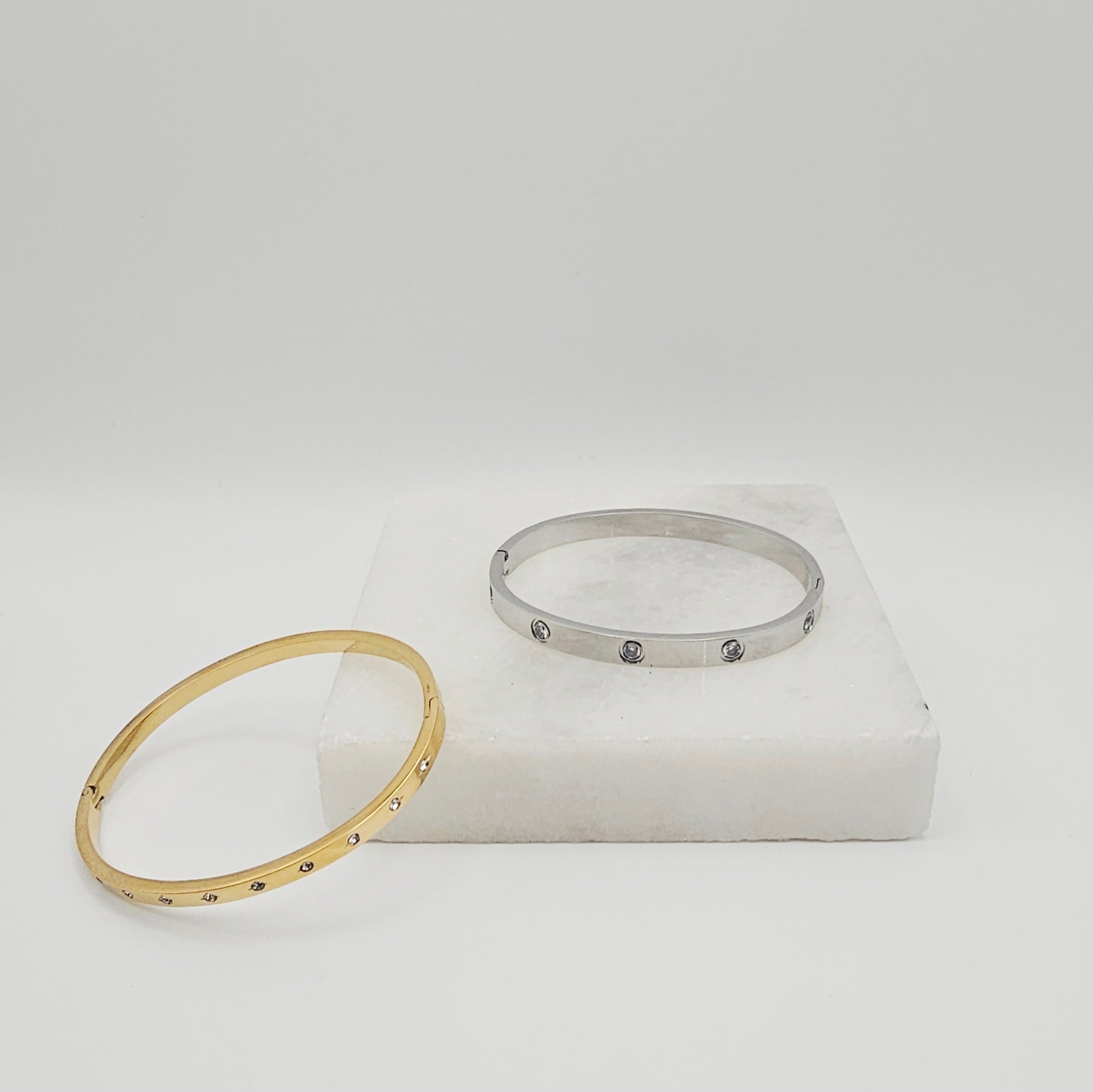 LUCY ELEGANT GOLD BRACELET STACKABLE