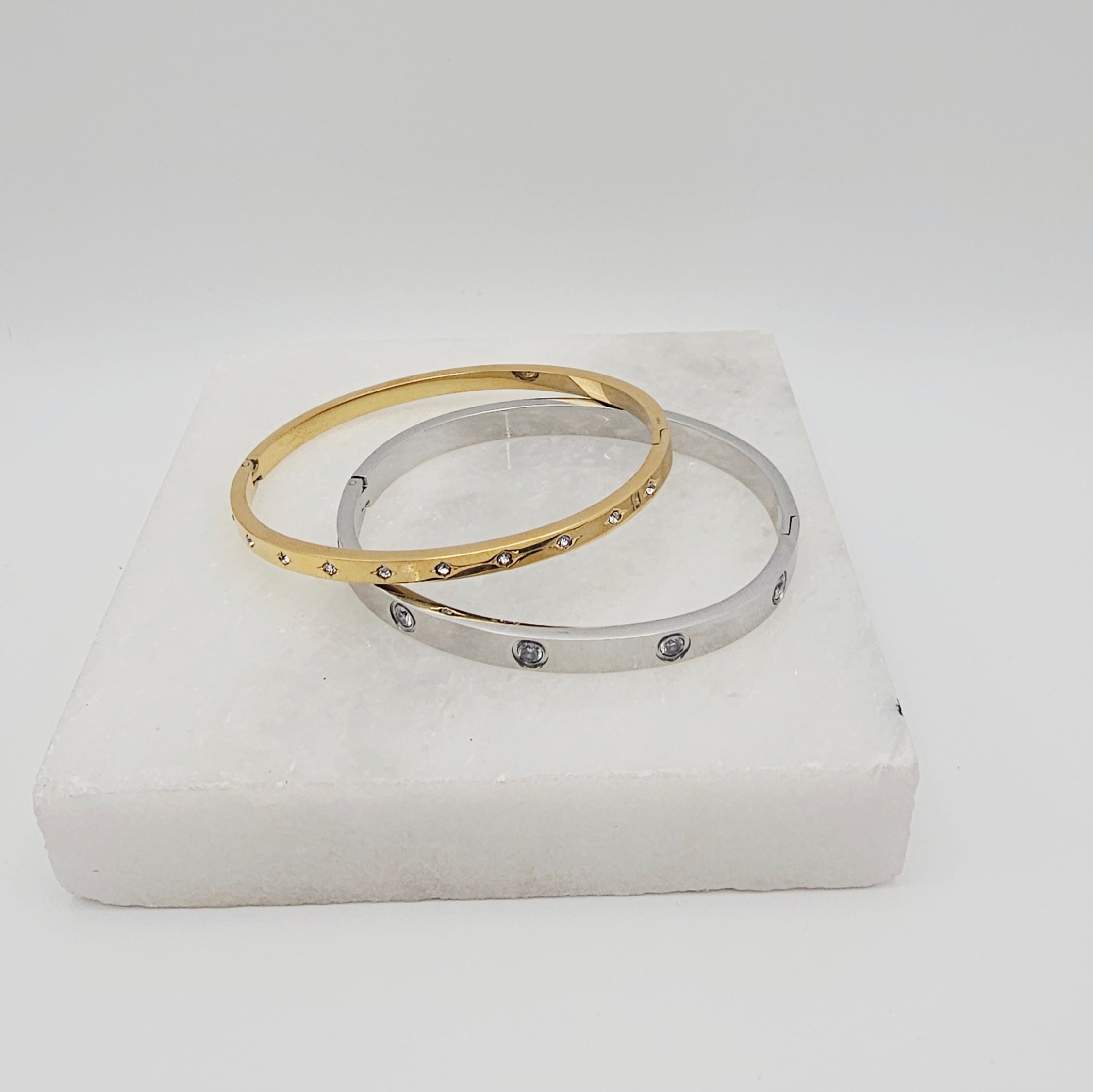 LUCY ELEGANT GOLD BRACELET STACKABLE
