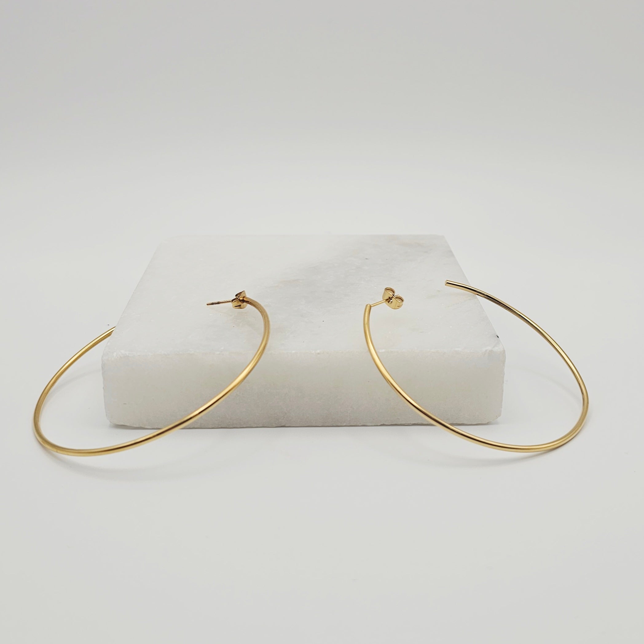RHEA THIN GOLD HOOP
