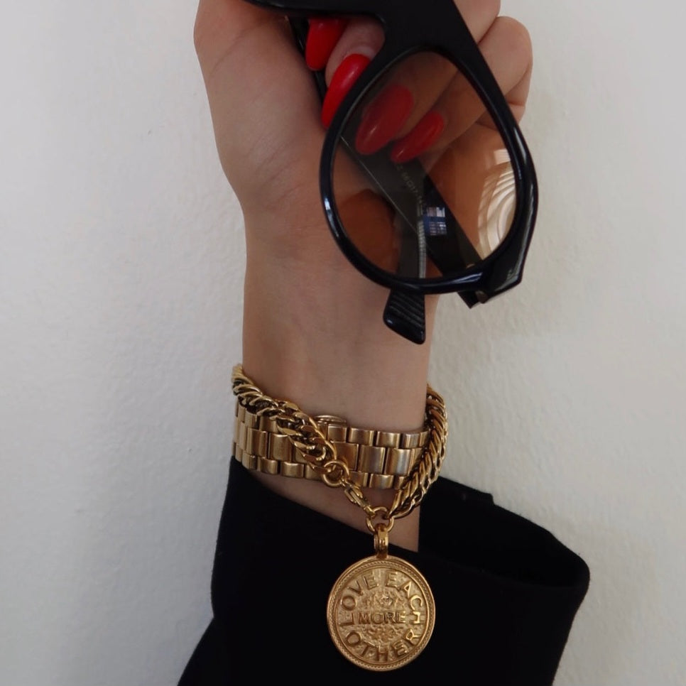BOLD MEREDITH STATEMENT BRACELET IN GOLD