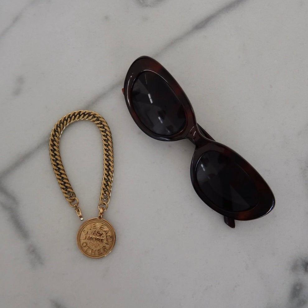 BOLD MEREDITH STATEMENT BRACELET IN GOLD
