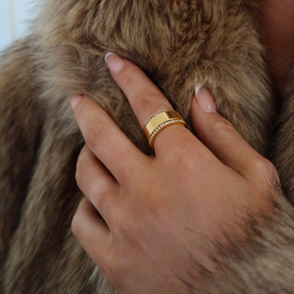 LILY RING IN GOLD ELEGANT EVERYDAY JEWELRY